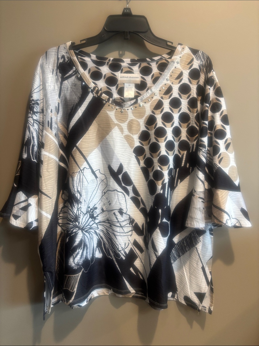 Alfred Dunner Black Cream & White Graphic Floral V-Neck Tunic